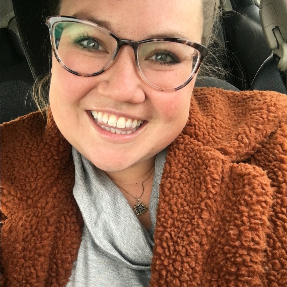 Meet your Posher, Laura